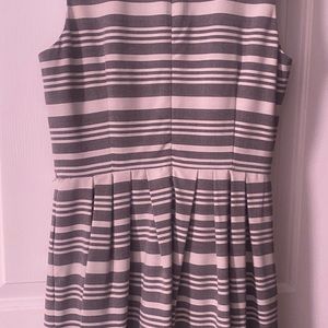 Very comfortable nice dress grey and white, great summer dress